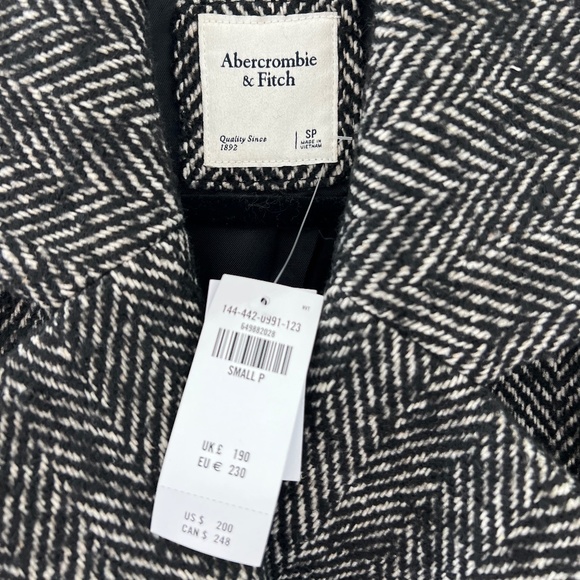 NWT Abercrombie Short Textured Coat in Black Herringbone - Picture 6 of 7